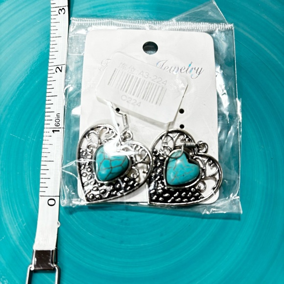 Fashion Earrings, 5 pairs, Pierced. Faux Turquoise and silver toned. - Picture 4 of 6